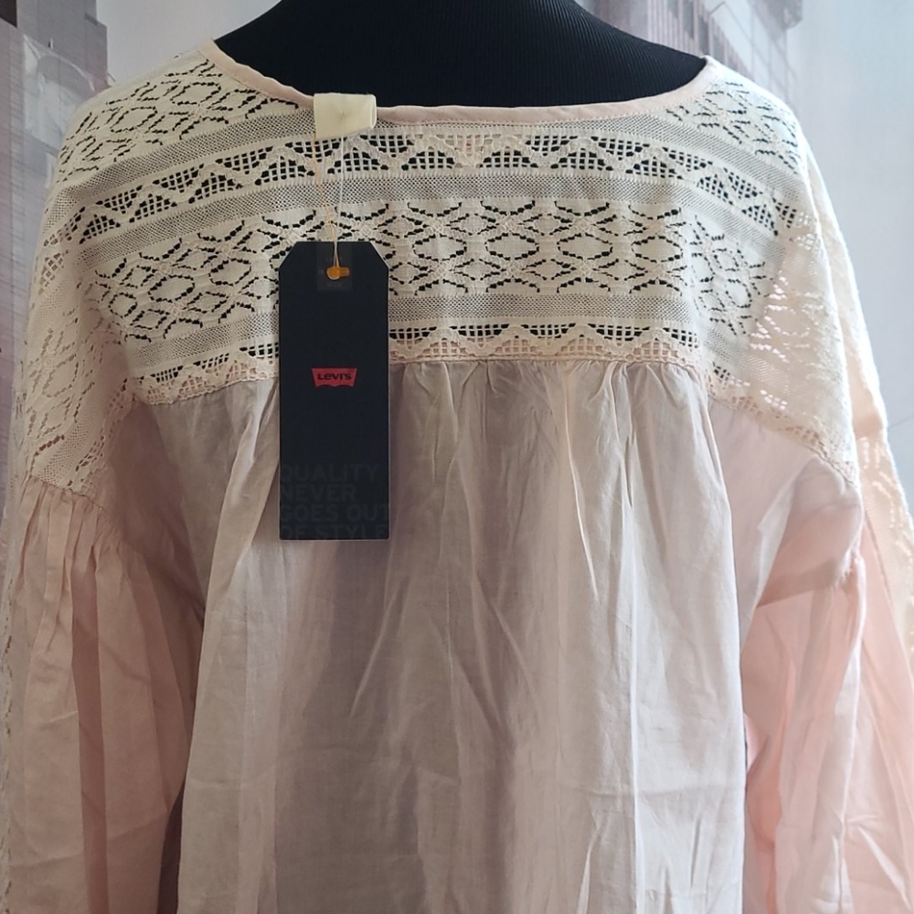 New levis blouse ๐ - Picture 6 of 6